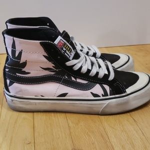 Hi Top Vans Size 7.5  womens or 6 m